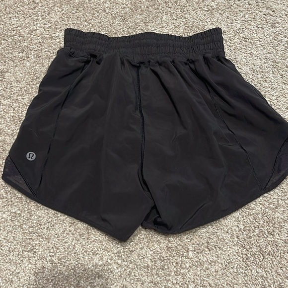 Lululemon Hotty Hot Shorts HR 4” Black Sz 4 - Picture 5 of 8